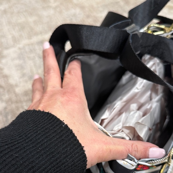 Betsey Johnson insulated lunch tote - Picture 3 of 5